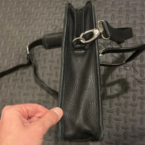 Levenger Black Leather Business Tote Notebook Briefcase Bag Documents Shoulder - Picture 4 of 11